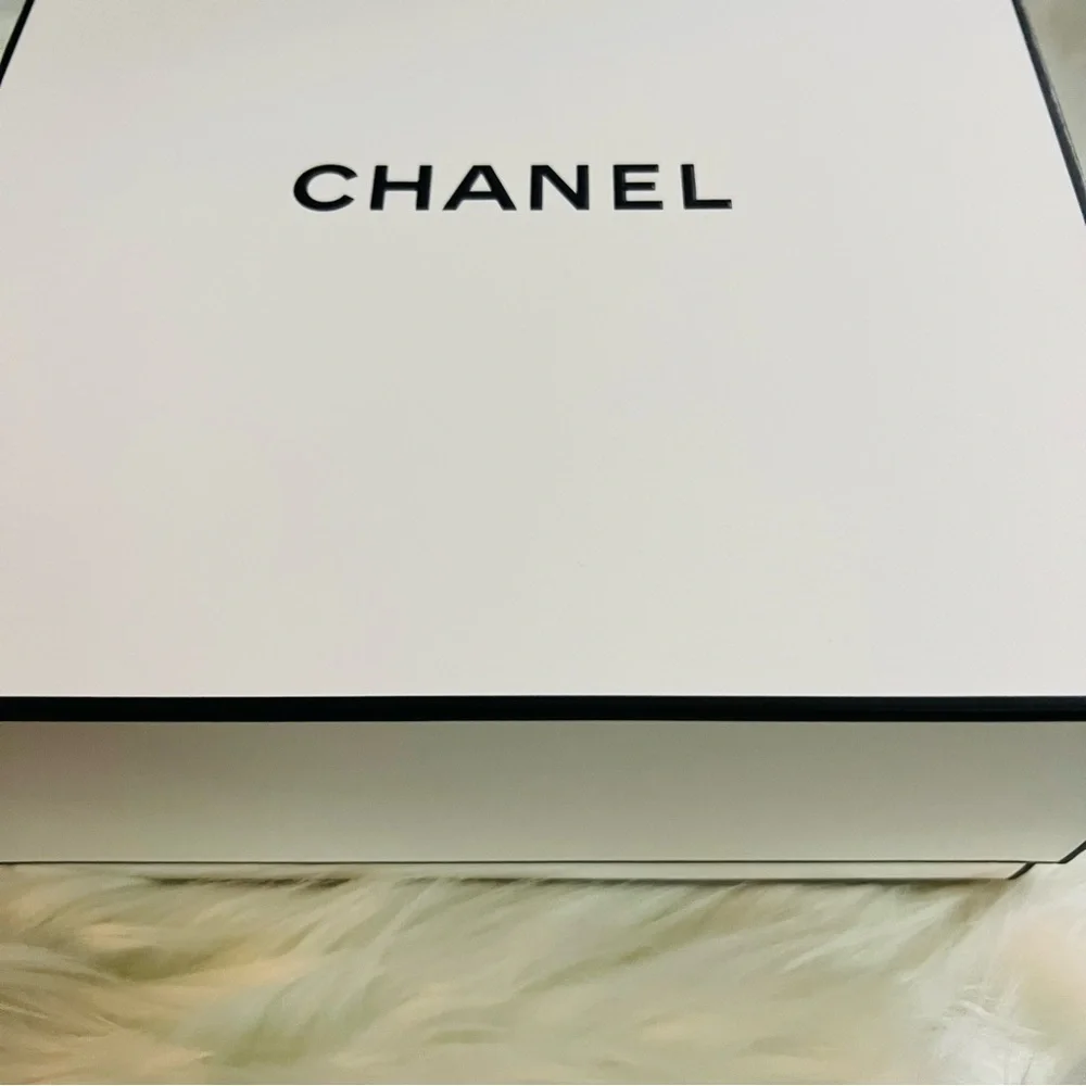 CHANEL gift box